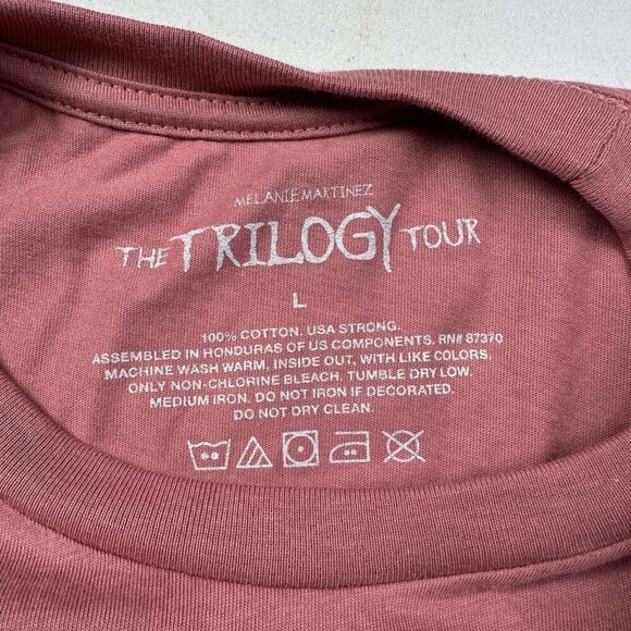 Melanie Martinez Trilogy Tour Oil Canvas Tee Authentic Tour Merch - Picture 3 of 3
